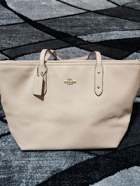 COACH CITY CROSSGRAIN LEATHER FULL-ZIP PATAL PINK TOTE BAG